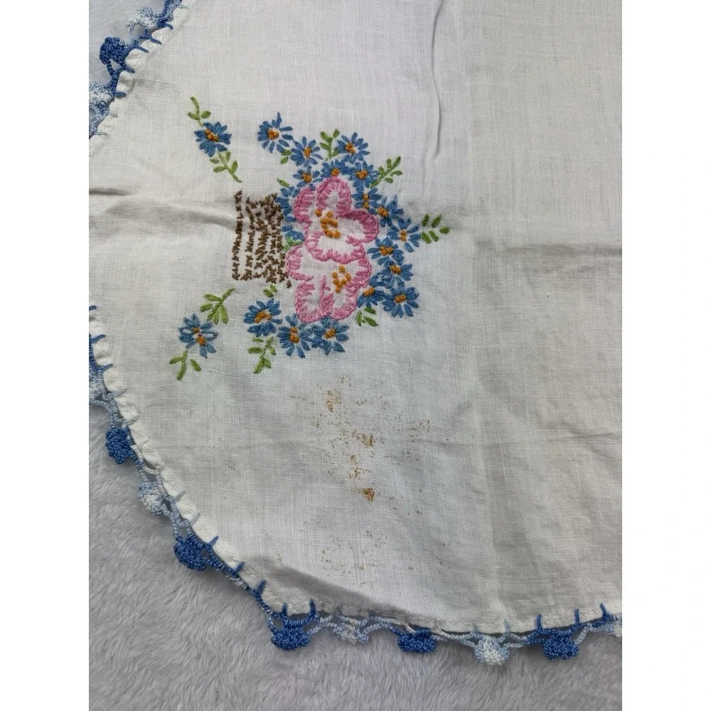 VINTAGE‎ Linen Floral Embroidered Vanity Set of 4 Crocheted Lace Edge Runner